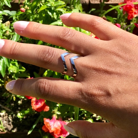 2 row 18k Gold chevron Ring stacking ring for her - Picture 4 of 6